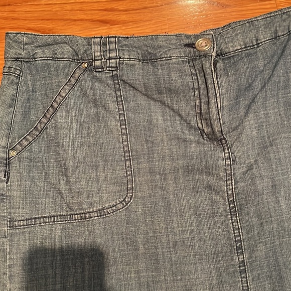 Karen Scott mini skirt with built in shorts size medium 16P/ denim - Picture 2 of 5